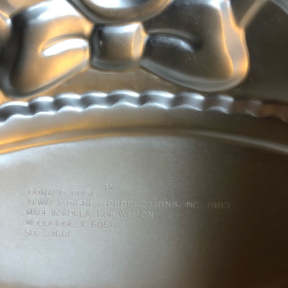 Vintage Wilton Disney Donald Duck with Birthday Cake Pan (502-3681, 1983) - Picture 4 of 7